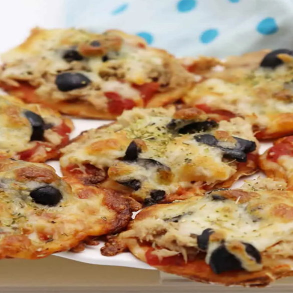 Low Carb Pizza aus einem Ei-Quark-Teig
