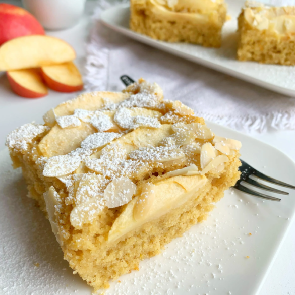 APFELKUCHEN MIT APFELMUS