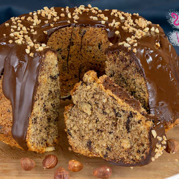 SAFTIGER NUSSKUCHEN MIT SCHOKOLADE