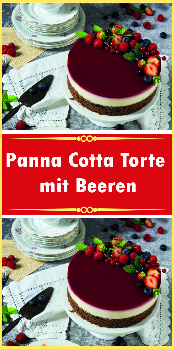 Panna Cotta Torte mit Beeren